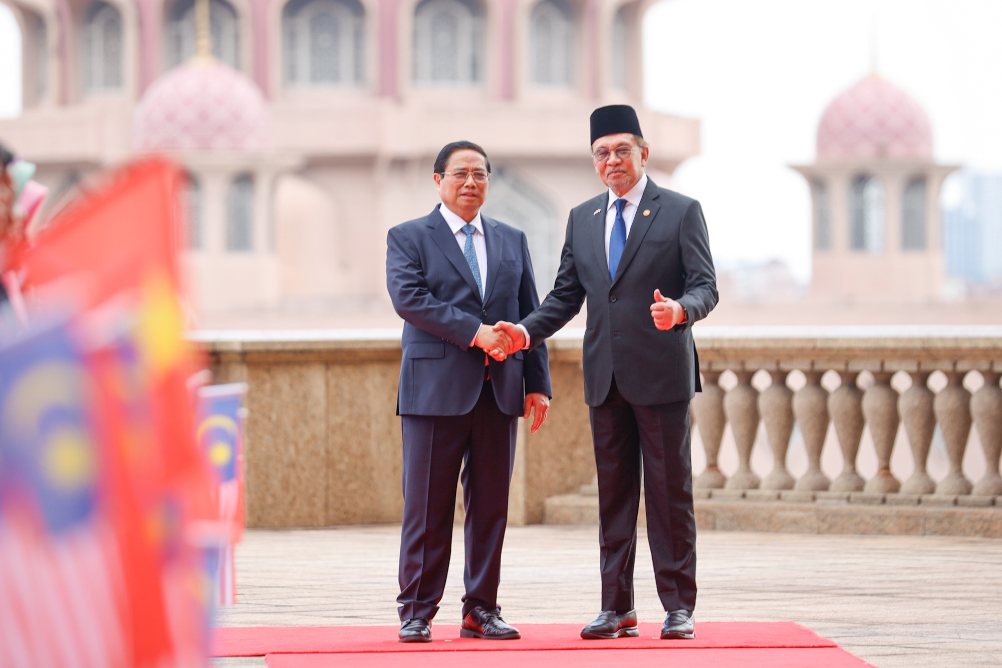 Thủ tướng Anwar Ibrahim và Thủ tướng Phạm Minh Chính - Ảnh: VGP