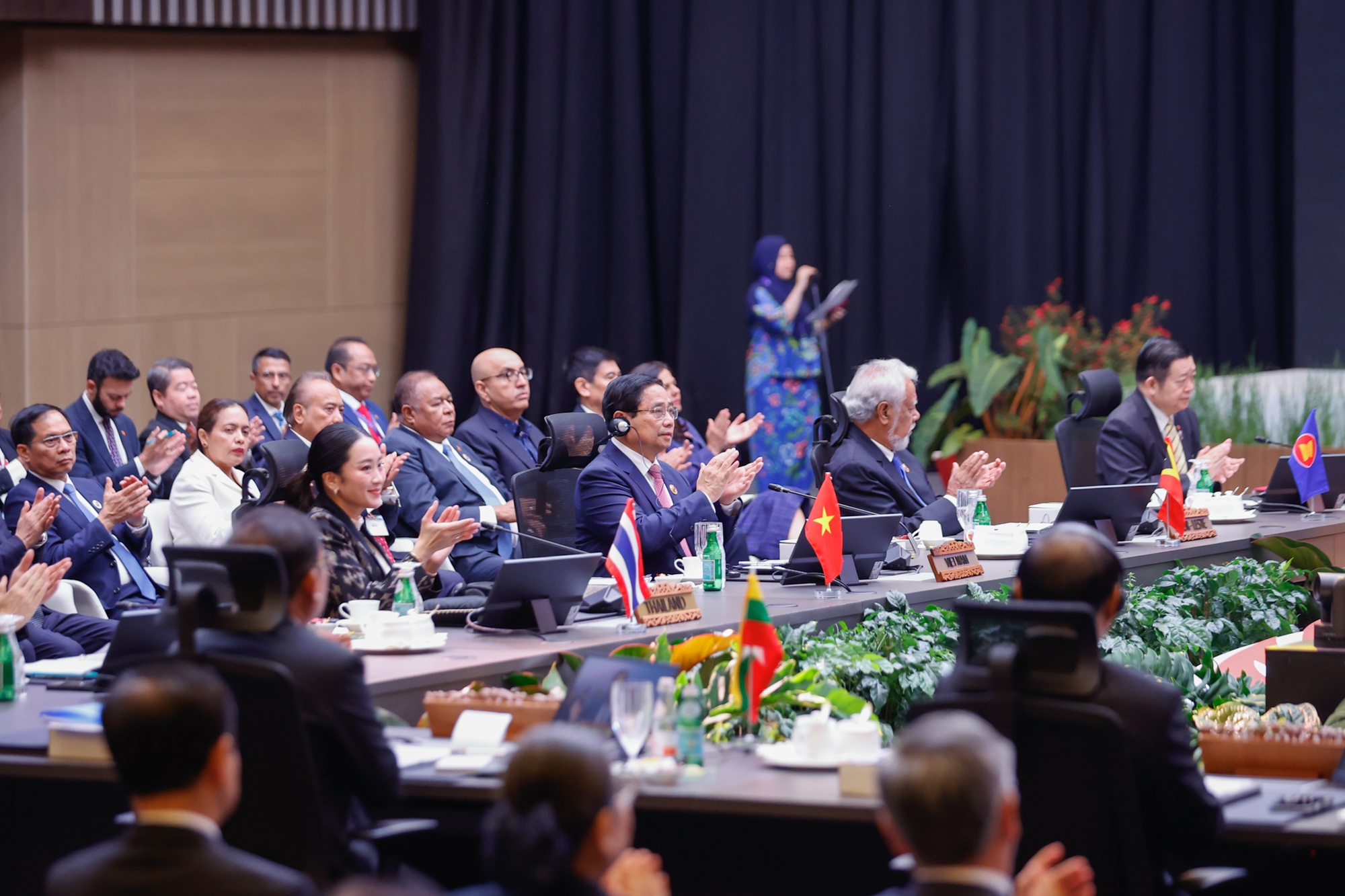 Thủ tướng Ch&iacute;nh phủ Phạm Minh Ch&iacute;nh dẫn đầu Đo&agrave;n đại biểu cấp cao Việt Nam tham dự hội nghị - Ảnh: VGP