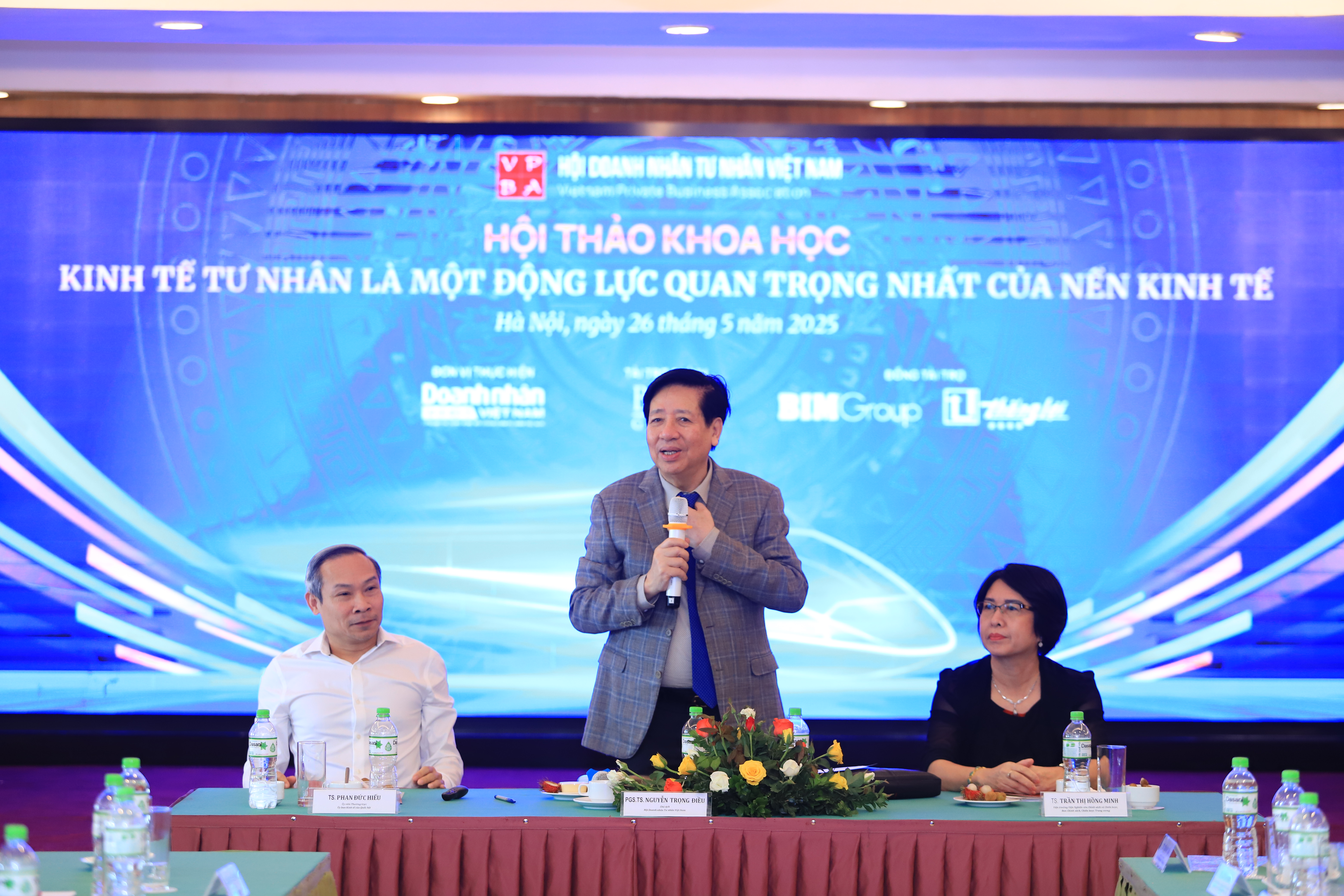 PGS.TS Nguyễn Trọng Điều, Chủ tịch Hội Doanh nh&acirc;n Tư nh&acirc;n Việt Nam,&nbsp;khẳng định Nghị quyết 68 l&agrave; &ldquo;bước ngoặt lịch sử&rdquo;, đưa kinh tế tư nh&acirc;n l&ecirc;n vị tr&iacute; trung t&acirc;m trong hệ thống phục vụ v&agrave; kiến tạo của bộ m&aacute;y c&ocirc;ng vụ.