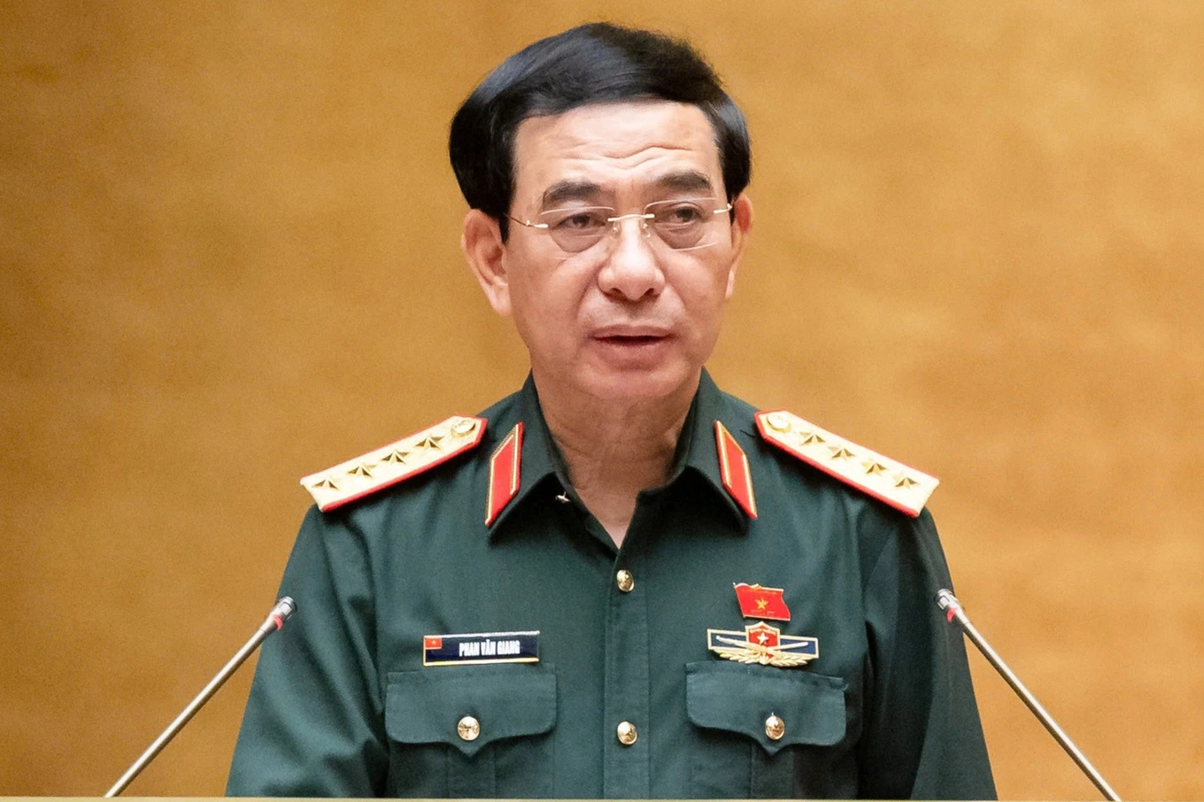 Đại tướng Phan Văn Giang, Bộ trưởng Bộ Quốc phòng trình Quốc hội dự án Luật Tình trạng khẩn cấp chiều ngày 27/5.