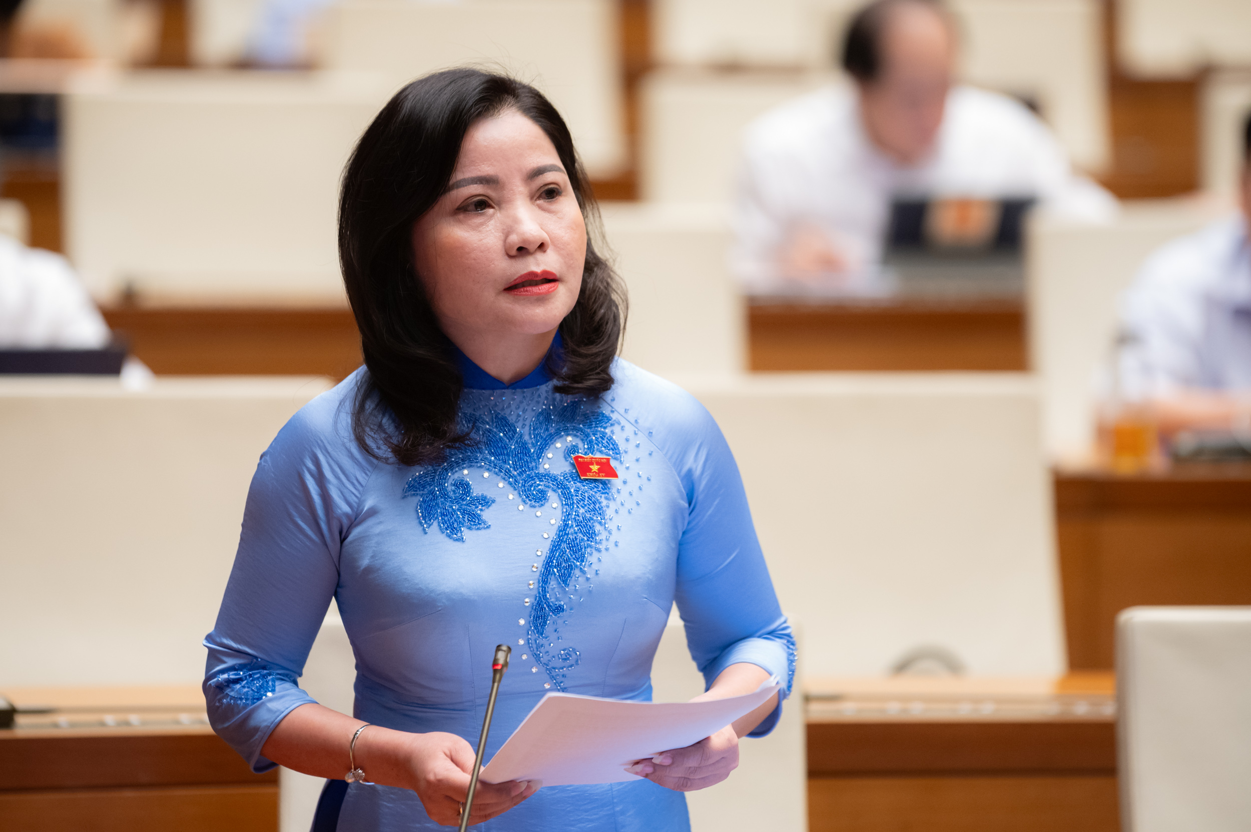 Đại biểu Nguyễn Thị Thu Nguyệt, đo&agrave;n Đắk Lắk, n&ecirc;u &yacute; kiến thảo luận.