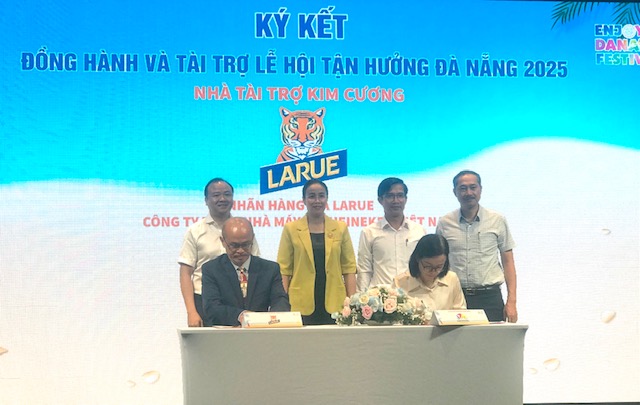 Ký kết đồng hành và tài trợ Lễ hội Tận hưởng Đà Nẵng 2025. Ảnh Ngô Anh Văn