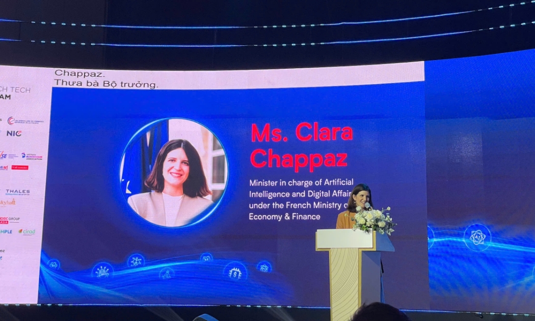 Bà Clara Chappaz, Bộ trưởng Bộ Chuyển đổi số và Viễn thông Pháp, phát biểu tại Hội nghị Thượng đỉnh French Tech Việt Nam 2025. Ảnh: Như Quỳnh