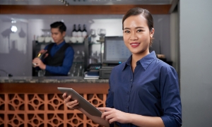 Tương lai của du lịch không nằm ở việc lựa chọn giữa AI hay tính chân thực, mà là kết hợp cả hai để tạo ra những dịch vụ thông minh, đậm chất người. Nguồn: Freepik