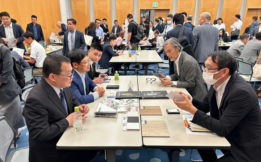 Doanh nghiệp hai nước giao thương tại hội nghị. Ảnh: Cục X&uacute;c tiến thương mại.