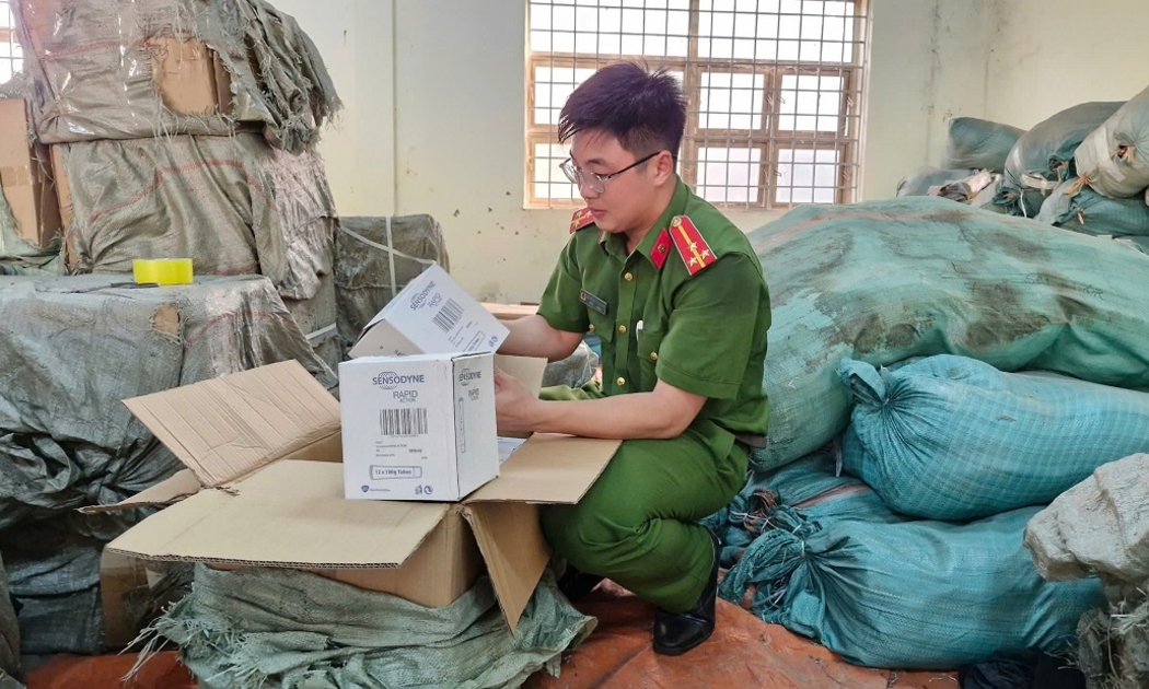Công an Nghệ An kiểm tra số hàng hoá giả mạo