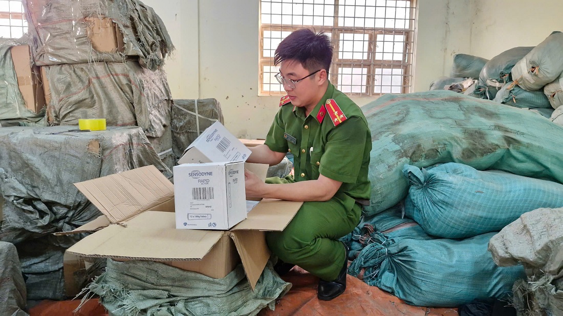 Công an Nghệ An kiểm tra số hàng hoá giả mạo