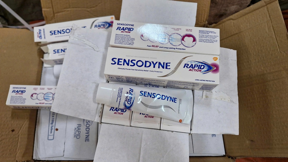 Kem đ&aacute;nh răng, dầu gội, nước xả vải giả mạo c&aacute;c nh&atilde;n hiệu&hellip; bị c&aacute;c đối tượng vận chuyển, bu&ocirc;n b&aacute;n