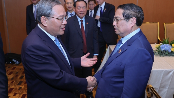 Thủ tướng đề nghị Trung Quốc ưu tiên hàng đầu thúc đẩy hợp tác đường sắt với Việt Nam