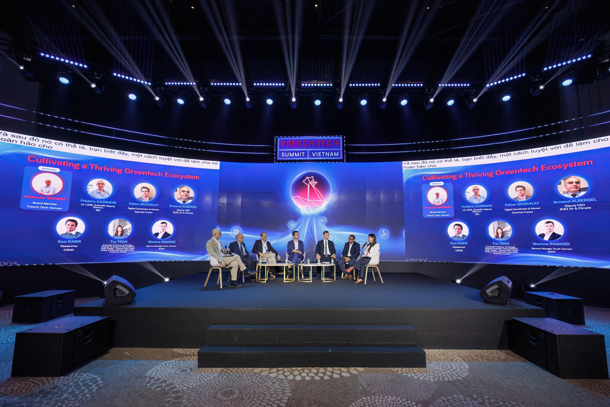  Các chuyên gia, doanh nghiệp trao đổi trong phiên thảo luận chủ đề “Gieo mầm cho tương lai: Nuôi dưỡng hệ sinh thái công nghệ xanh phát triển bền vững”