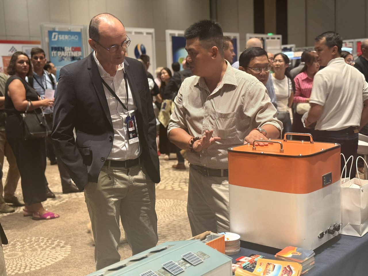 Sự kiện thu hút đông đảo các chuyên gia, doanh nghiệp và startup đến tham dự, trao đổi thúc đẩy quan hệ hợp tác.