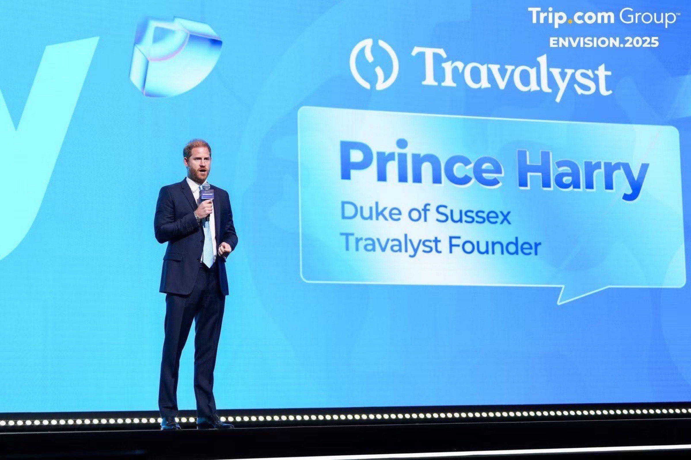 Ho&agrave;ng tử Harry, C&ocirc;ng tước xứ Sussex (Vương quốc Anh) ki&ecirc;m nh&agrave; s&aacute;ng lập Travalyst, ph&aacute;t biểu tại hội nghị.