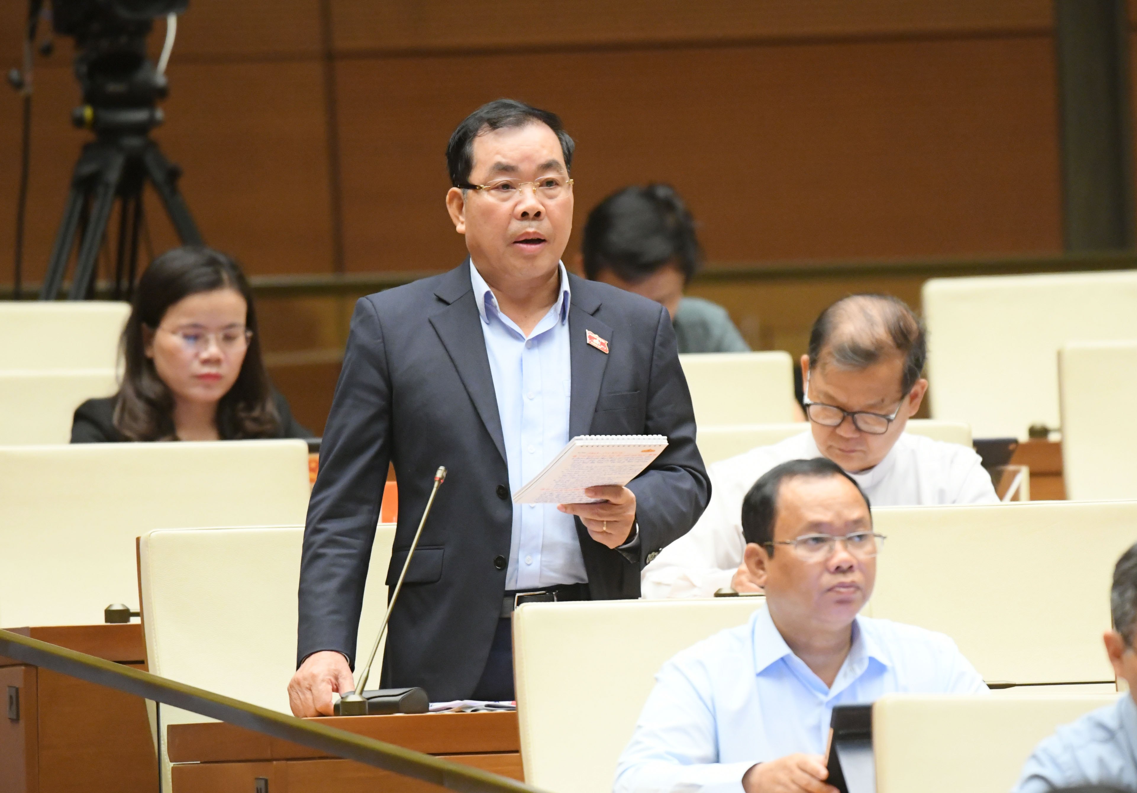 Đại biểu Nguyễn Quang Huân, đoàn Bình Dương, phát biểu ý kiến.