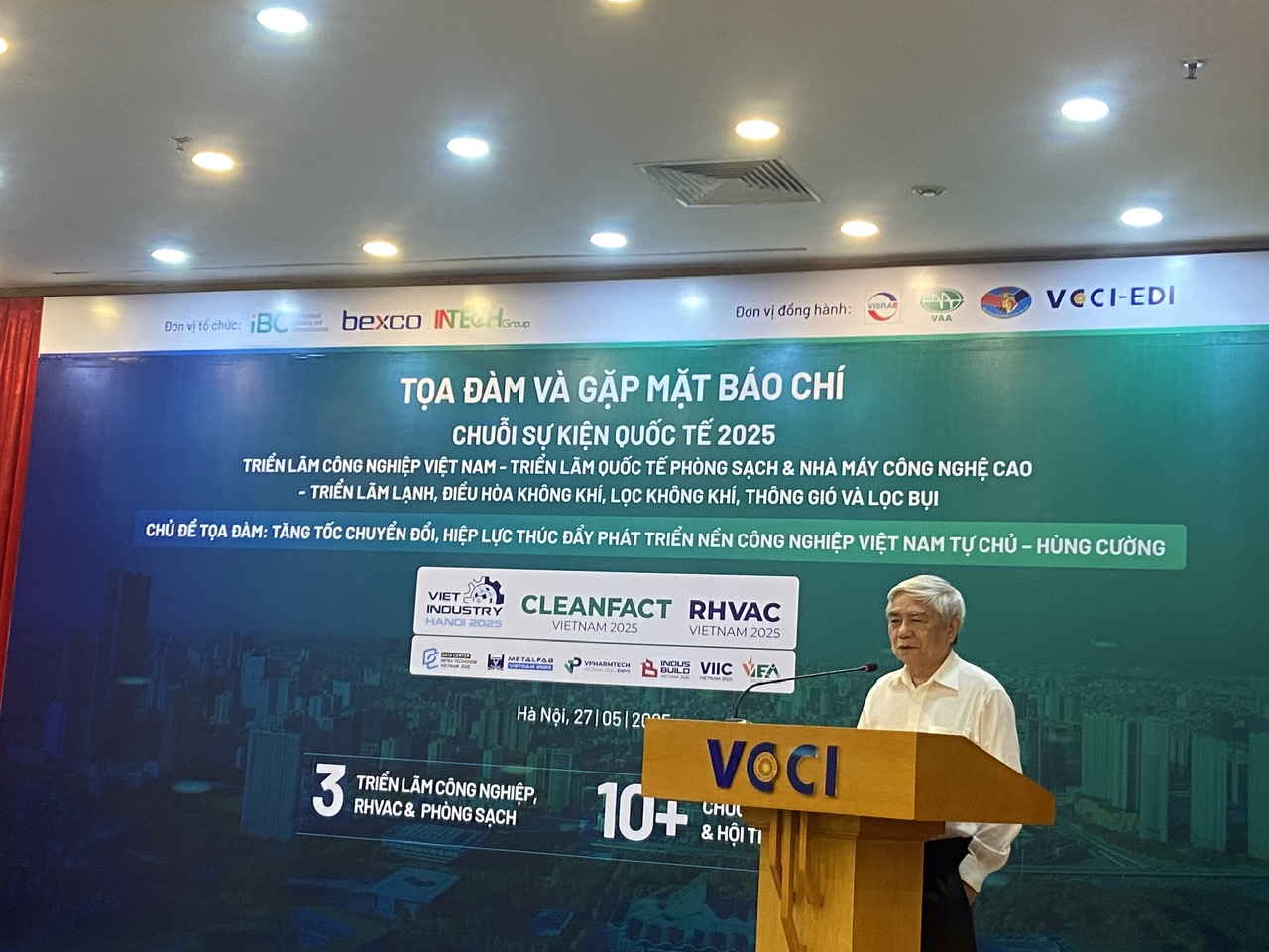 TS. Nguyễn Qu&acirc;n, Nguy&ecirc;n Bộ trưởng Bộ KH&CN, Chủ tịch Hội tự động ho&aacute; Việt Nam.