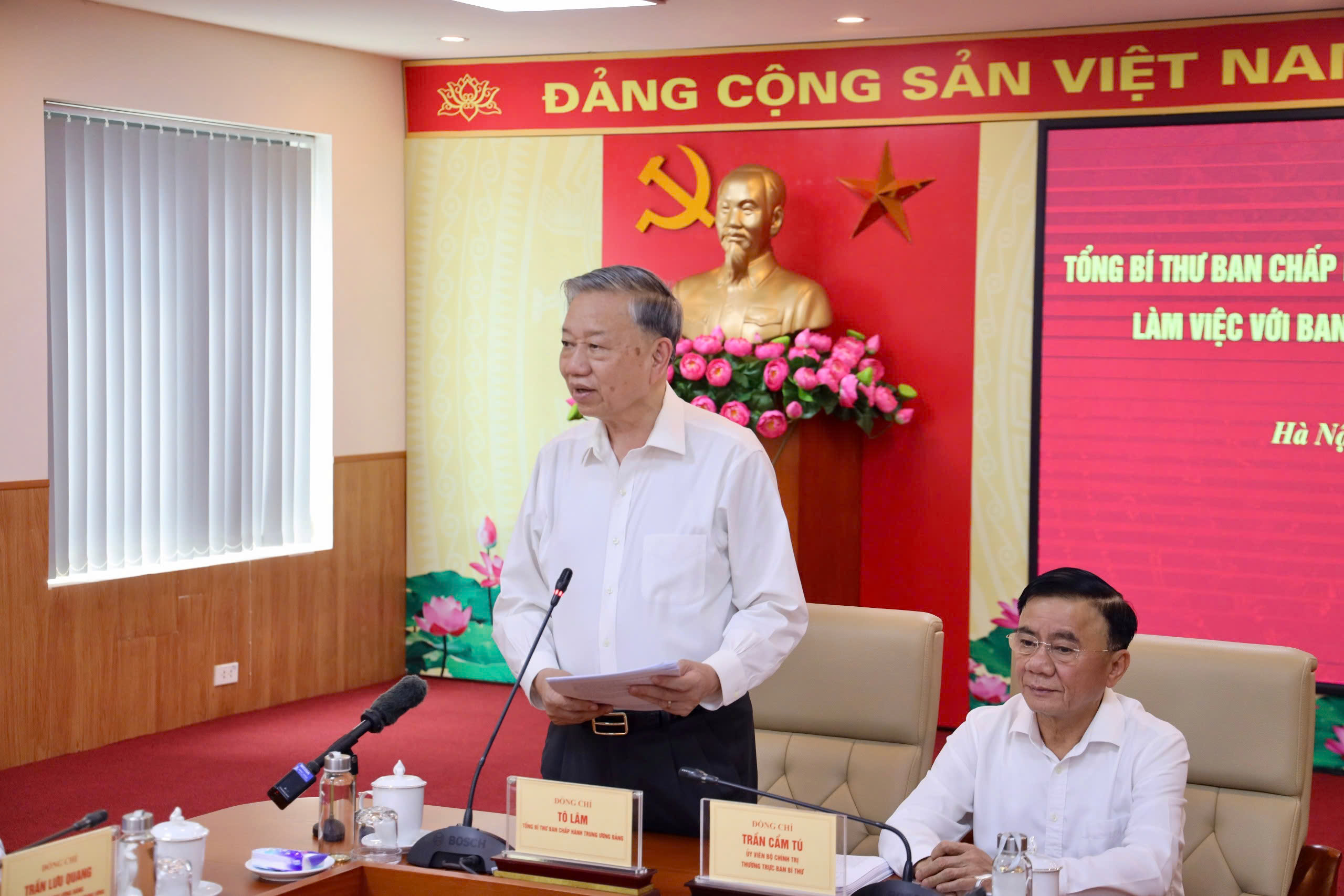 Tổng B&iacute; thư T&ocirc; L&acirc;m nhấn mạnh sự cần thiết phải khẩn trương đổi mới, ho&agrave;n thiện c&aacute;c cơ chế, ch&iacute;nh s&aacute;ch quản l&yacute; thị trường v&agrave;ng.