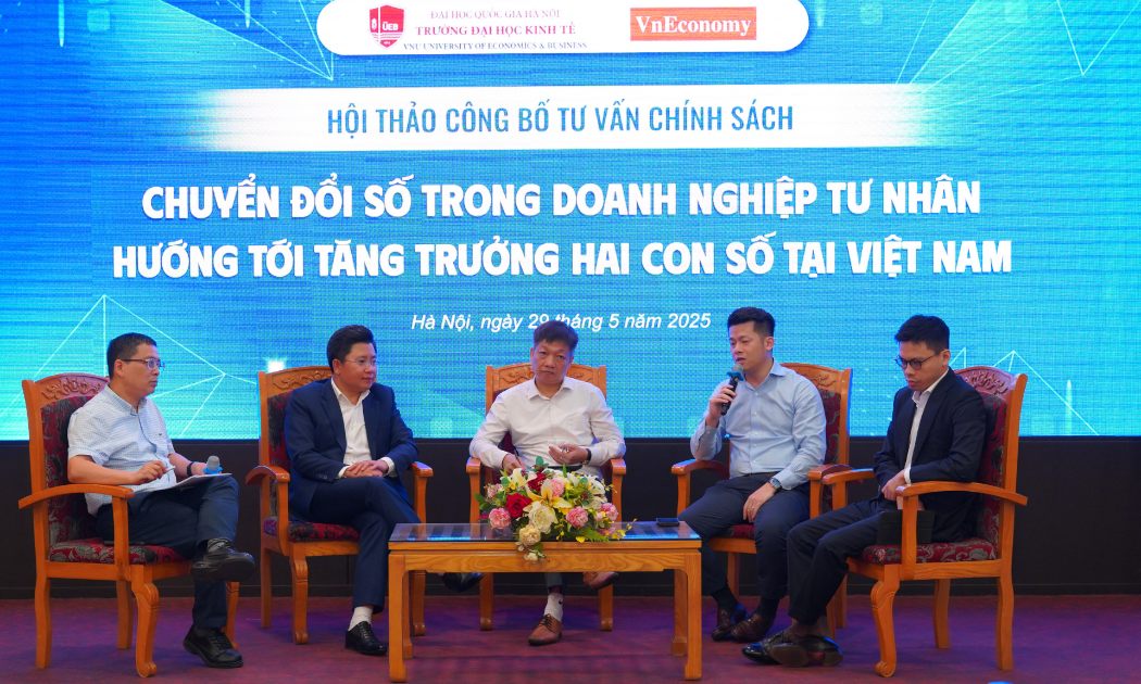 Hội thảo “Chuyển đổi số trong doanh nghiệp tư nhân – Hướng tới tăng trưởng hai con số tại Việt Nam”. 