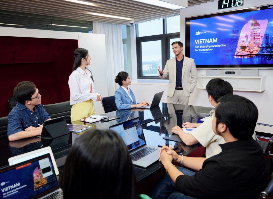 98,8% c&aacute;n bộ nh&acirc;n vi&ecirc;n FPT được đ&agrave;o tạo những kiến thức cơ bản về AI.