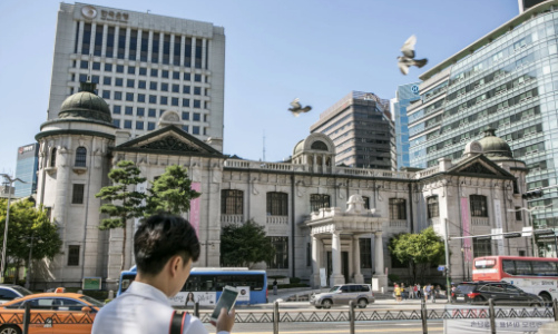 Hàn Quốc hạ lãi suất liên tục, bi quan về tăng trưởng kinh tế