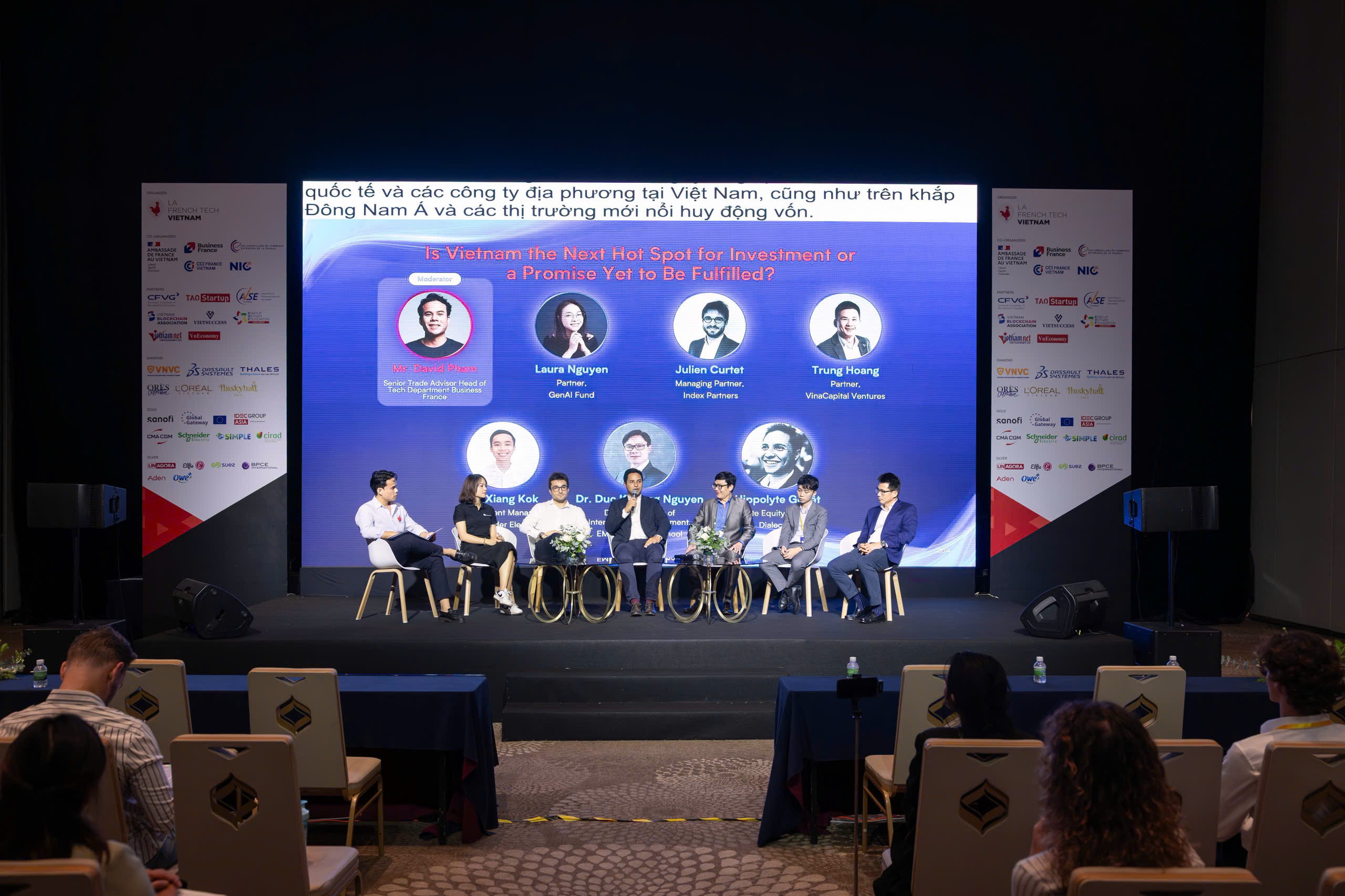 GS.TS Nguyễn Đức Khương (thứ ba từ phải qua) trong phi&ecirc;n thảo luận 