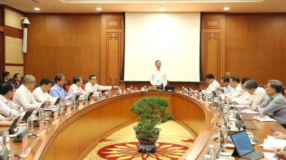 Party leader asks for greater efforts to promote innovation, digital transformation