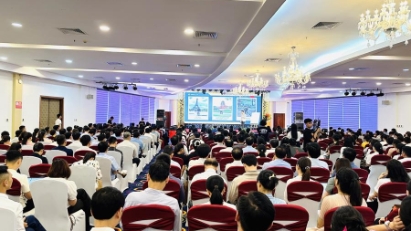 Quang Tri boosts business digital skills with AI & ChatGPT training