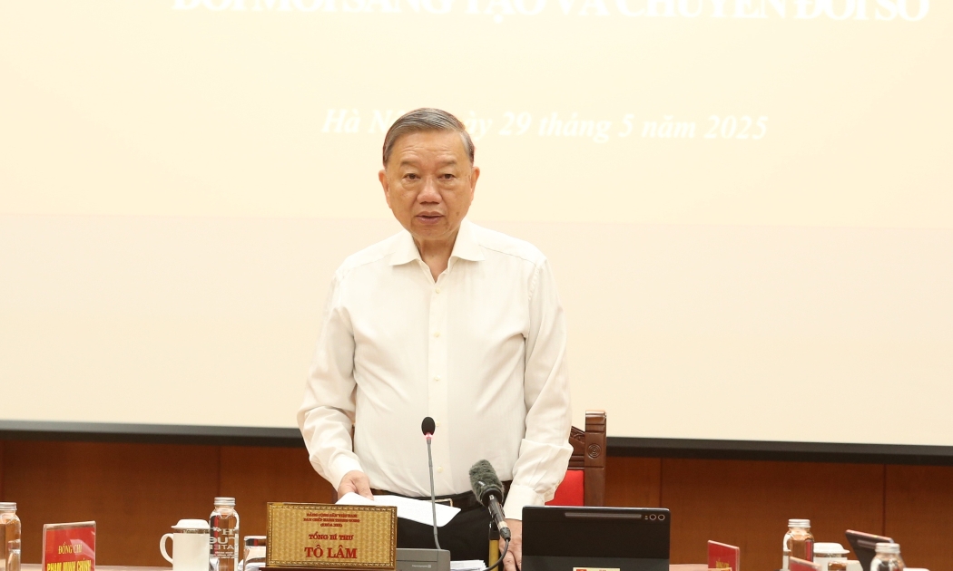 Tổng Bí thư Tô Lâm, Trưởng Ban Chỉ đạo Trung ương, chủ trì Phiên họp Thường trực Ban Chỉ đạo Trung ương về phát triển khoa học, công nghệ, đổi mới sáng tạo và chuyển đổi số ngày 29/5/2025 - Ảnh: VGP.