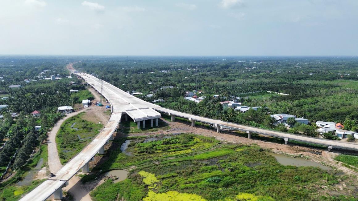 Công trình cao tốc Cần Thơ - Cà Mau đoạn nút giao IC2. Ảnh: Tạ Quang
