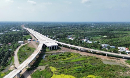 Công trình cao tốc Cần Thơ - Cà Mau đoạn nút giao IC2. Ảnh: Tạ Quang