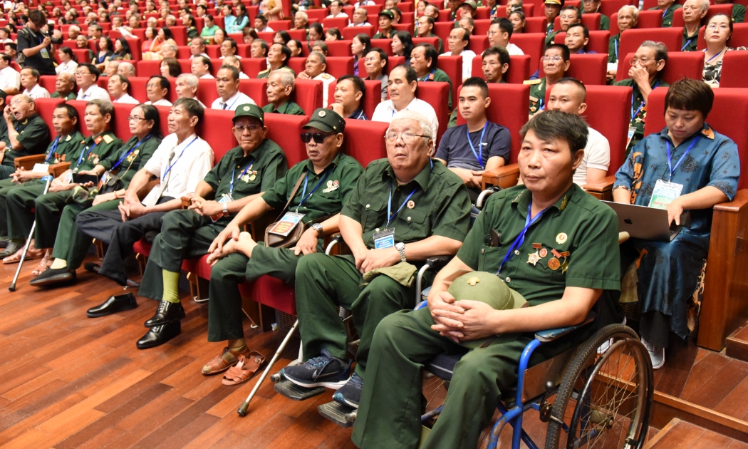 Người có công với cách mạng. Ảnh: Mạnh Dũng.