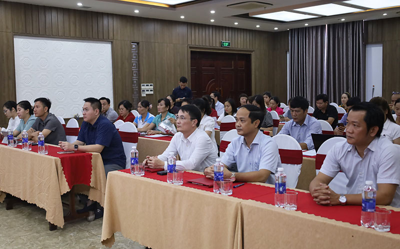 50 học viên đến từ các doanh nghiệp, hợp tác xã, cơ sở sản xuất trên địa bàn tỉnh Quảng Bình. Ảnh Hiền Chi