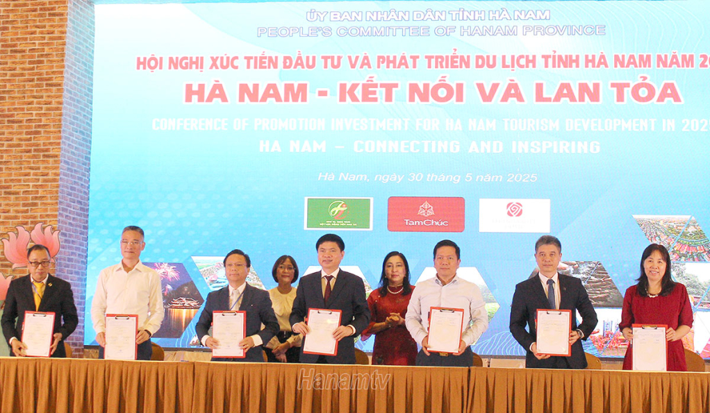UBND tỉnh Hà Nam ký kết hợp tác phát triển du lịch với các đối tác.