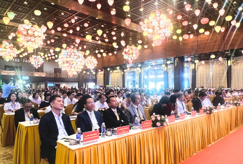 C&aacute;c cơ quan quản l&yacute;, doanh nghiệp lữ h&agrave;nh, nh&agrave; đầu tư v&agrave; c&aacute;c tập đo&agrave;n ph&aacute;t triển du lịch lớn trong v&agrave; ngo&agrave;i nước tham dự hội nghị.