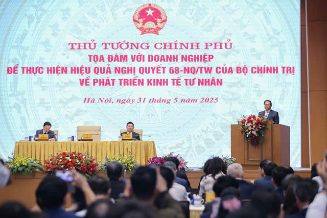 Thủ tướng Chính phủ Phạm Minh Chính chủ trì Tọa đàm "Thủ tướng Chính phủ với doanh nghiệp" để thực hiện hiệu quả Nghị quyết 68-NQ/TW của Bộ Chính trị về phát triển kinh tế tư nhân.
