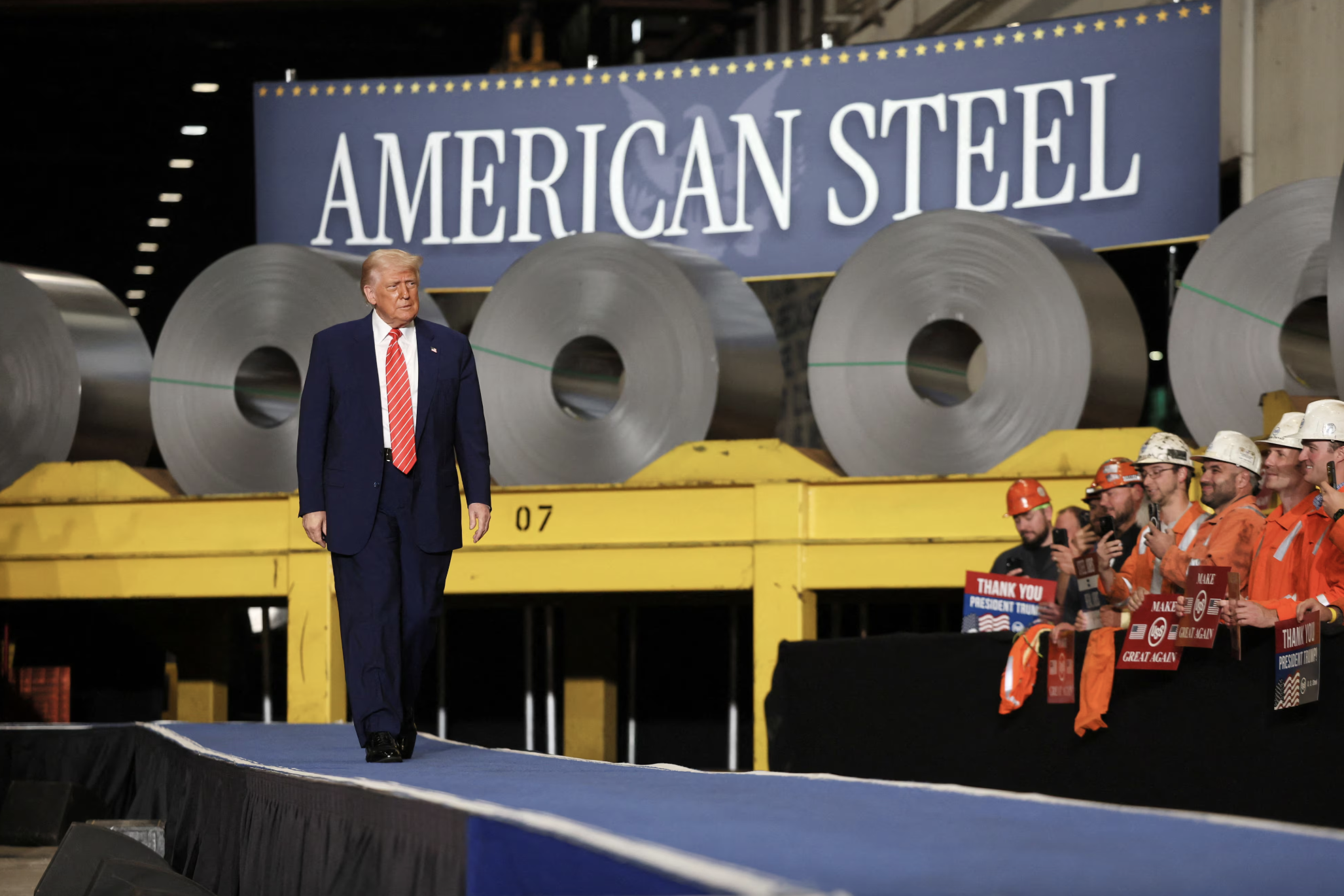 Tổng thống Mỹ Donald Trump trong cuộc gặp công nhân US Steel ngày 30/5 - Ảnh: Reuters.