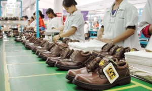 Tránh rủi ro thuế quan của Hoa Kỳ, cấp thiết đa dạng hoá thị trường cho dệt may, da giày