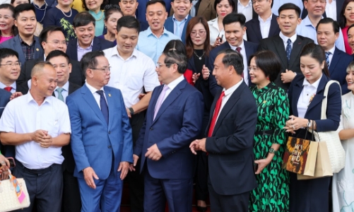 Chính phủ cam kết tháo gỡ loạt vướng mắc từ đất đai, thủ tục đến vốn và hạ tầng