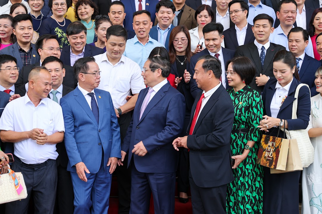 Thủ tướng Phạm Minh Chính gặp gỡ các doanh nghiệp.