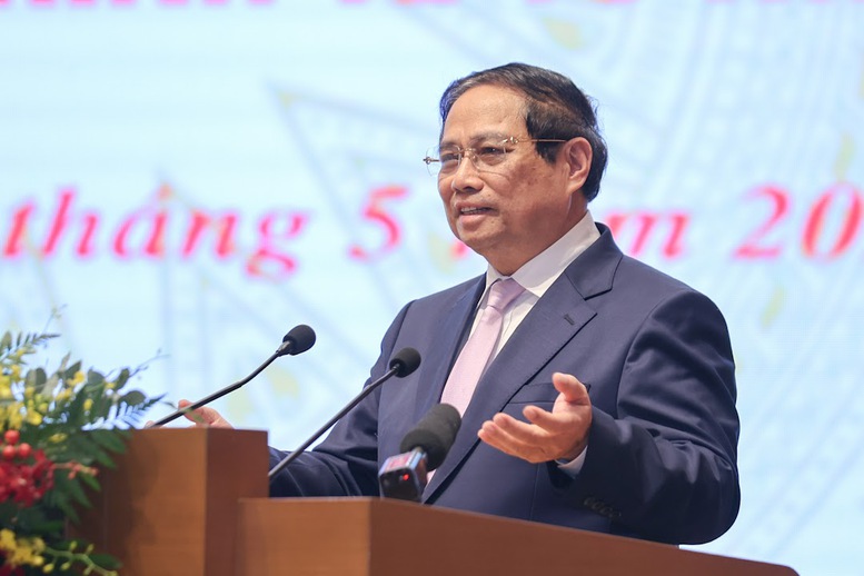 Thủ tướng ph&aacute;t biểu tại Tọa đ&agrave;m.