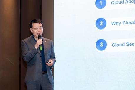 &Ocirc;ng L&atilde; Hồng Nguy&ecirc;n, FPT chia sẻ tại sự kiện. Nguồn ảnh: Elite JSC.