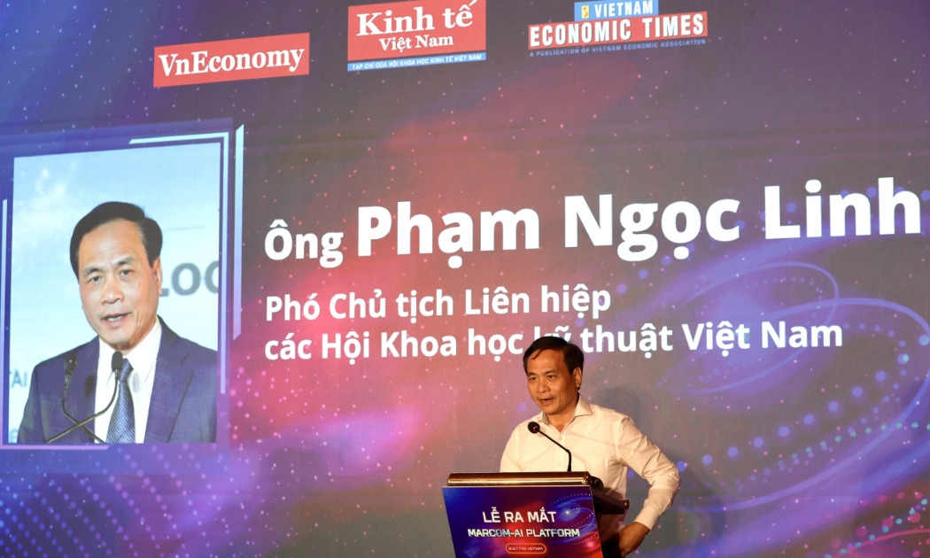 Ông Phạm Ngọc Linh, Phó Chủ tịch Liên hiệp các Hội Khoa học và Kỹ thuật Việt Nam phát biểu tại sự kiện ra mắt Marcom-AI Platform - nền tảng công nghệ thúc đẩy lĩnh vực truyền thông và công bố thành lập Liên minh Dữ liệu và Trí tuệ nhân tạo (D.A Alliance) của Tạp chí Kinh tế Việt Nam/VnEconomy.