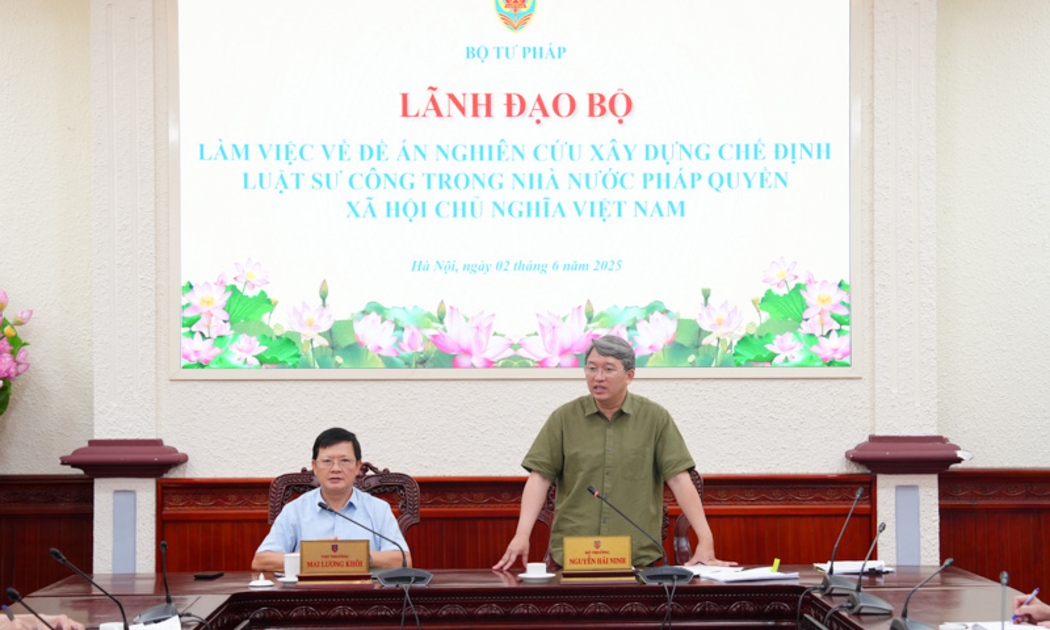 Bộ trưởng Nguyễn Hải Ninh phát biểu kết luận buổi làm việc. Ảnh: MOJ.