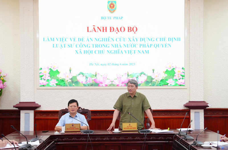 Bộ trưởng Nguyễn Hải Ninh phát biểu kết luận buổi làm việc. Ảnh: MOJ.