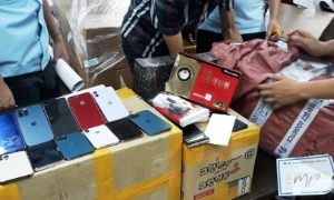 Truy tố vụ án buôn lậu 70.000 phụ kiện điện thoại “ngụy trang” là quần áo gia công