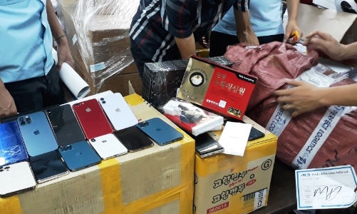 Truy tố vụ án buôn lậu 70.000 phụ kiện điện thoại “ngụy trang” là quần áo gia công