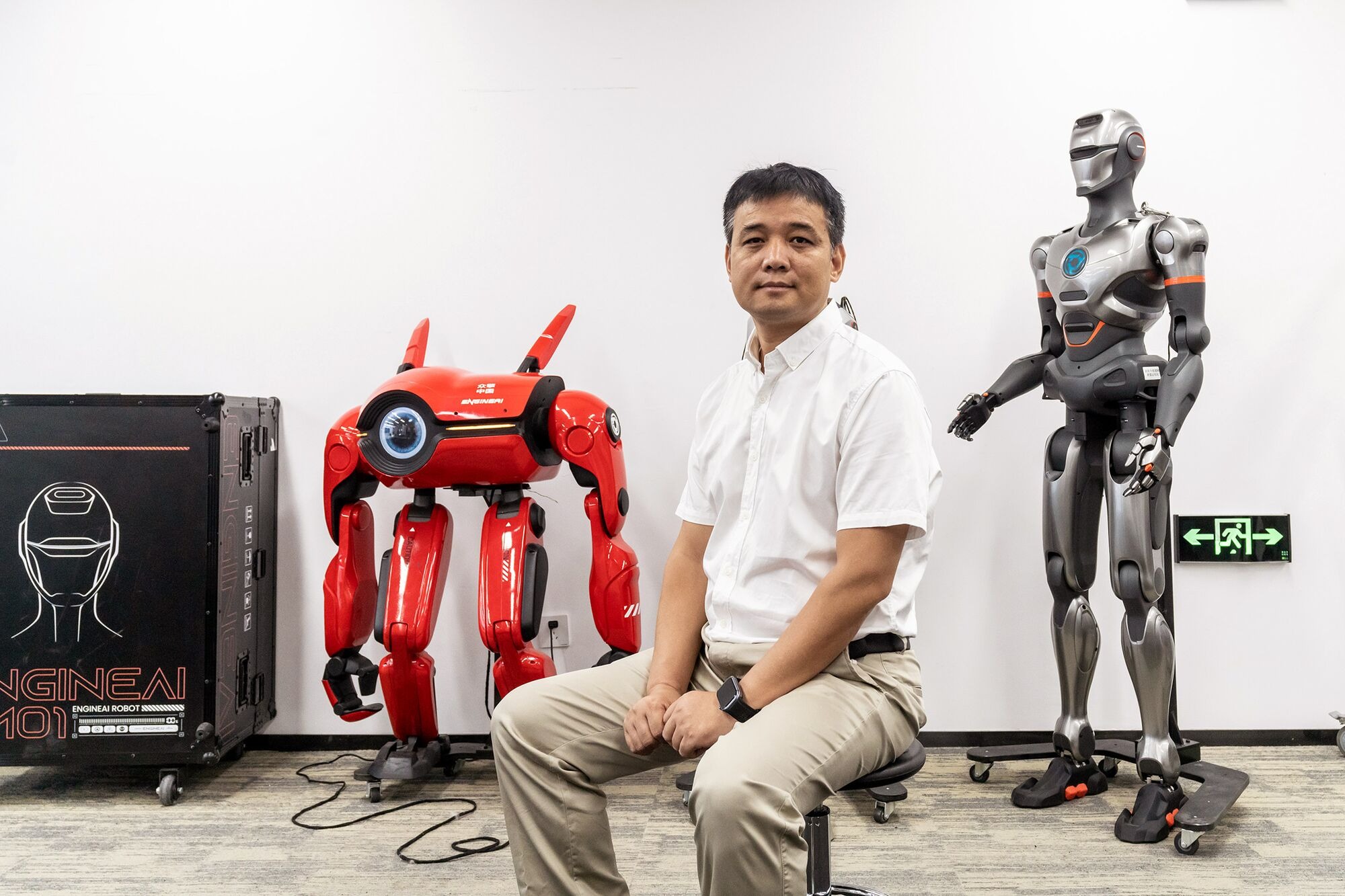 Zhao Tongyang, nh&agrave; s&aacute;ng lập ki&ecirc;m CEO của EngineAI, cho biết hiện c&oacute; khoảng 50 đến 60 c&ocirc;ng ty tại Trung Quốc đang ph&aacute;t triển robot h&igrave;nh người