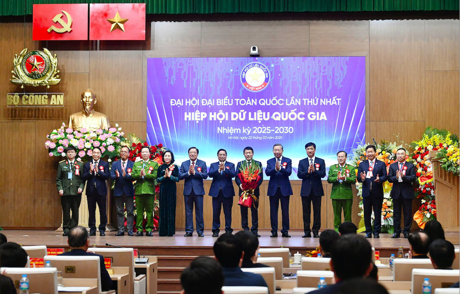 Tổng bí thư Tô Lâm chúc mừng Lễ ra mắt Hiệp hội Dữ liệu Quốc gia