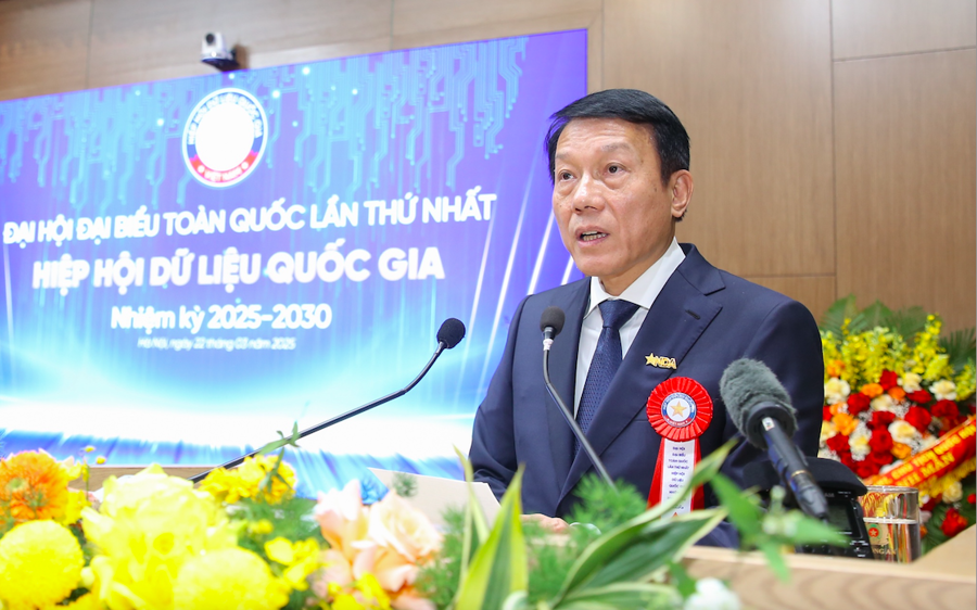 Đại tướng Lương Tam Quang, Ủy viên Bộ Chính trị, Bộ trưởng Bộ Công an, Chủ tịch Hiệp hội Dữ liệu quốc gia.