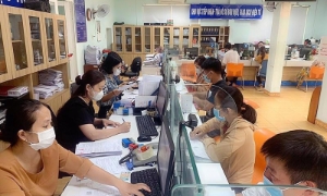 Giữ nguyên chế độ, lương, phụ cấp của cán bộ, công chức cấp tỉnh, xã trong 6 tháng sau sắp xếp 
