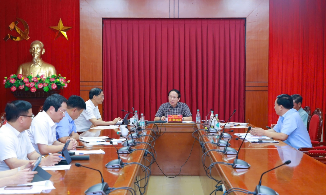 Bí thư Thành uỷ Hải Phòng Lê Tiến Châu chủ trì cuộc họp cho ý kiến về chủ trương đầu tư 2 khu công nghiệp tại huyện Kiến Thuỵ.