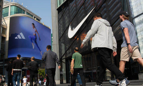 Thị trường xa xỉ Trung Quốc “chao đảo” vì thời trang thể thao ngoài trời